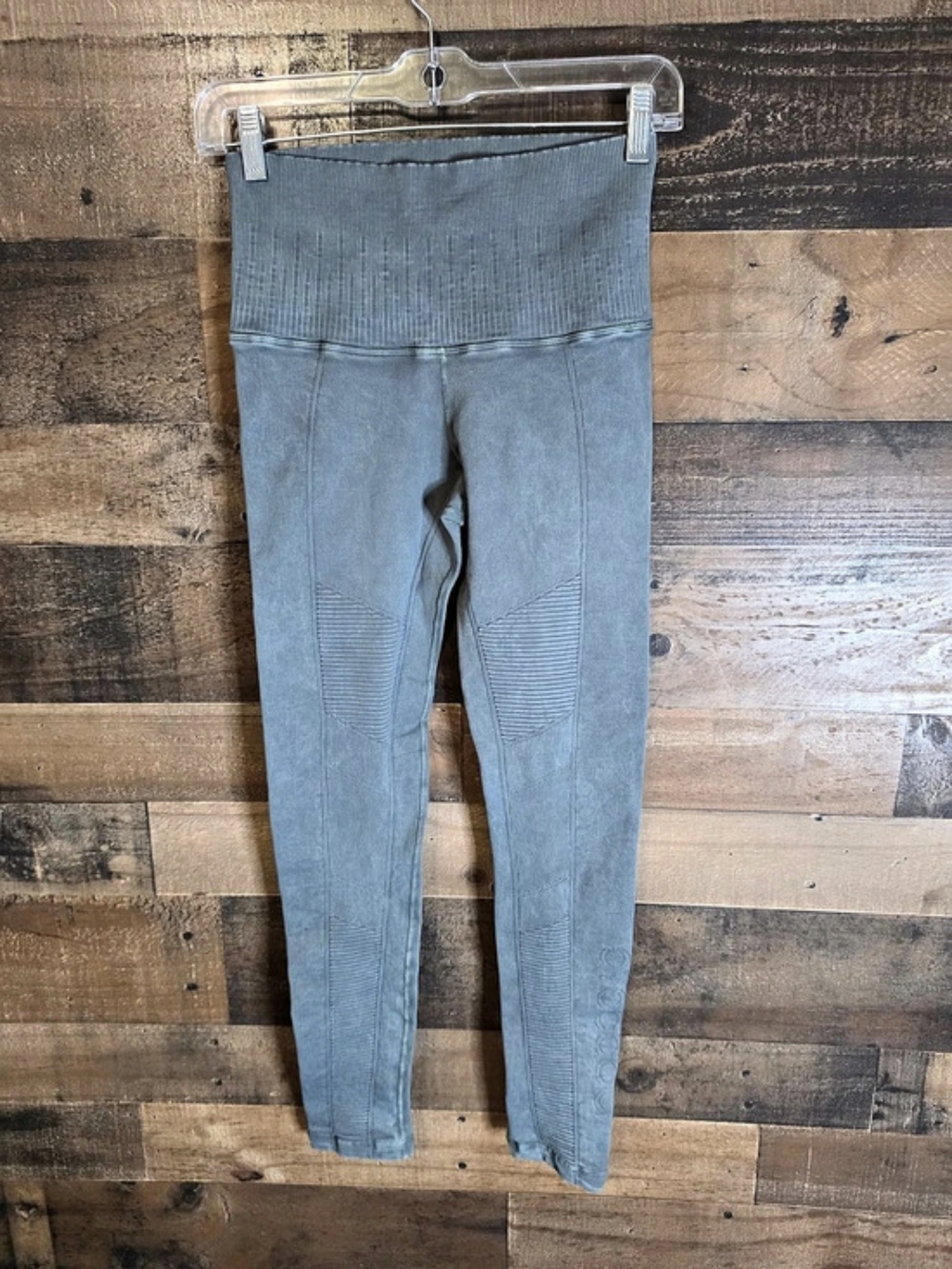Avocado Green Athletic Leggings Like New